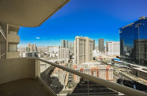 Las Vegas Apartment | Studio Strip View | Balcony | Signature at MGM