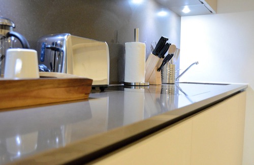 Heathrow Villages Apartment | Studio Suite Close to London Heathrow | Business Centre On-Site + Free Wi-Fi