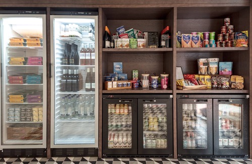 Heathrow Villages Apartment | Studio Suite Close to London Heathrow | Business Centre On-Site + Free Wi-Fi