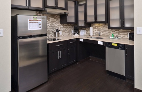Rochester Apartment | Studio Suite | Free Breakfast + Pool & Hot Tub + Near Mayo Clinic!