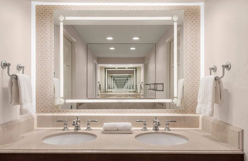 Rancho Bernardo Hotel | Studio Suite, Golf or Spa View at Rancho Bernardo Inn, Outdoor Pool, Parking