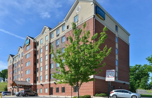 Aquia Harbour Apartment | Studio Suite Great for Business Travelers | Shared Indoor Pool + 24h Business Center