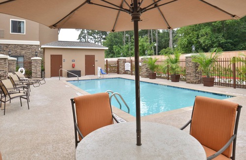 Tomball Apartment | Studio Suite in Tomball | Shared Outdoor Pool + 24h Fitness Center