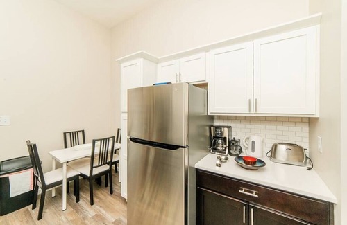 Manchester Apartment | Studio Suite - No Steps - Walkable & Free Parking