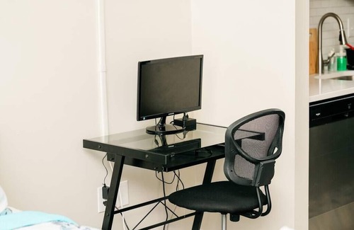Manchester Apartment | Studio Suite - No Steps - Walkable & Free Parking