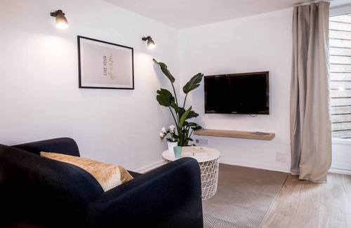 Cosne-Cours-sur-Loire Apartment | Studio Sydney, | Charmant Studio avec balcon | Hyper centre