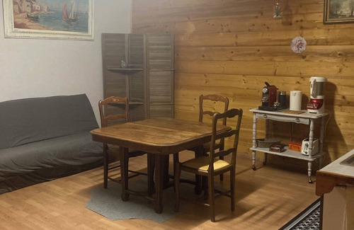 Priay Apartment | Studio -terrace two minutes from the Ain river and its pebble beach