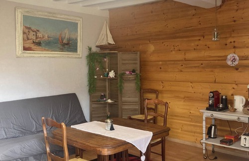 Priay Apartment | Studio -terrace two minutes from the Ain river and its pebble beach