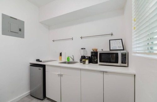 Northeast Miami Apartment | Studio to Spend Time and Enjoy The Beach!