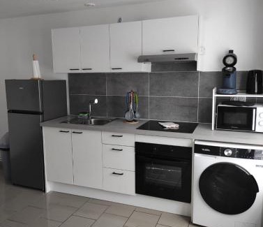 Sin-le-Noble Apartment | Studio tout confort avec cuisine & wifi smart tv, 5 min de Douai