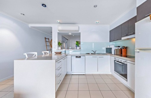 Airlie Beach Apartment | Studio unit ocean views