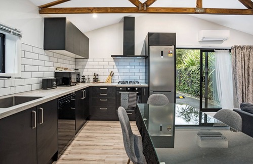 Hornby House | Studio Unit with Spa Bath!