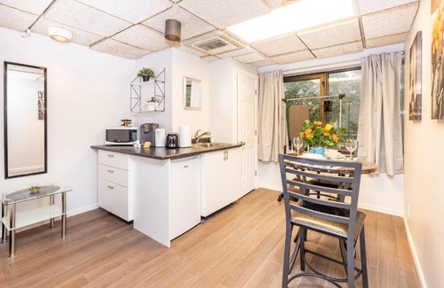 Centretown West Apartment | Studio Units with King Bed - Near Downtown Ottawa