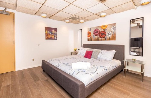 Centretown West Apartment | Studio Units with King Bed - Near Downtown Ottawa
