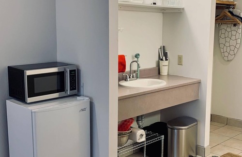 Dartmouth Apartment | Studio, Urban Nest by Sweet Digs