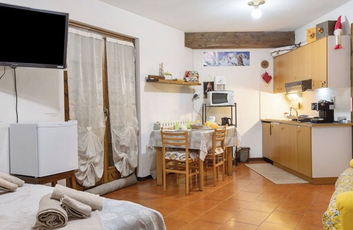 La Salle Apartment | Studio 'Vacanze A La Salle' with Shared Garden and Wi-Fi