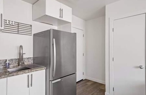 University Heights Apartment | Studio Verde- Free Parking, Central North Park