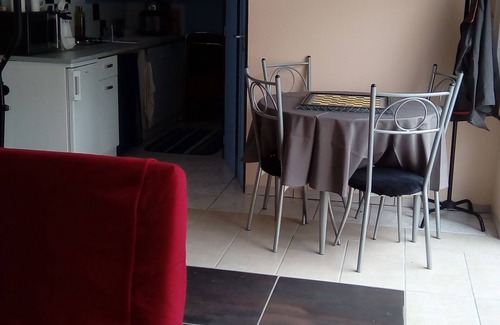 Creuzier-le-Vieux Apartment | Studio Vichy- Creuzier le Vieux, quiet environment