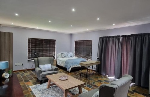 Randpark Ridge Apartment | Studio View