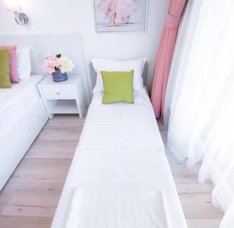 Saturn Apartment | Studio Vladut