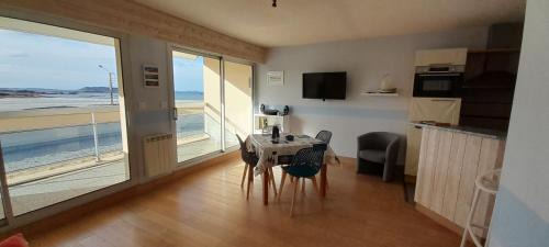 Trevou-Treguignec Apartment | Studio Vue imprenable sur la Mer et les 7 Iles