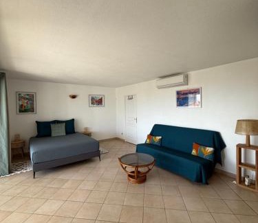 Bas du Fort Apartment | Studio vue mer, piscine, proche de la plage