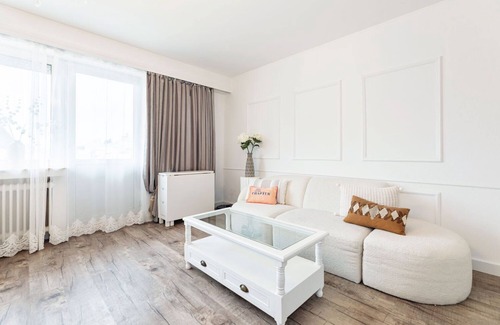 Limpertsberg Apartment | Studio w/Balcony, Washer & Walk-In Shower
