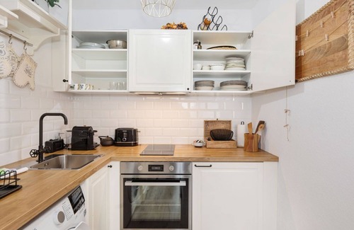 Limpertsberg Apartment | Studio w/Balcony, Washer & Walk-In Shower