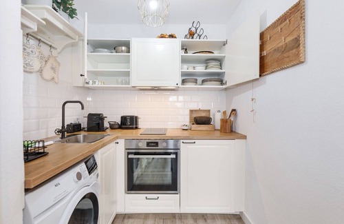 Limpertsberg Apartment | Studio w/Balcony, Washer & Walk-In Shower