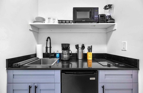 Liberty City Apartment | Studio w/Kitchenette - 15min to Wynwood