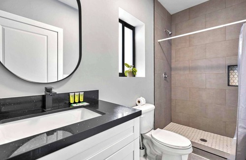 Liberty City Apartment | Studio w/Kitchenette - 15min to Wynwood