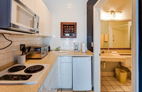 Naples Condo | Studio w/Marina Views: 15 Mi To Everglades!