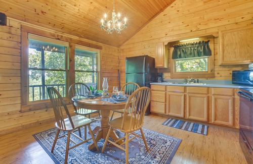 Eureka Springs Apartment | Studio w/Mtn Views, 1 Mi to Thorncrown Chapel!