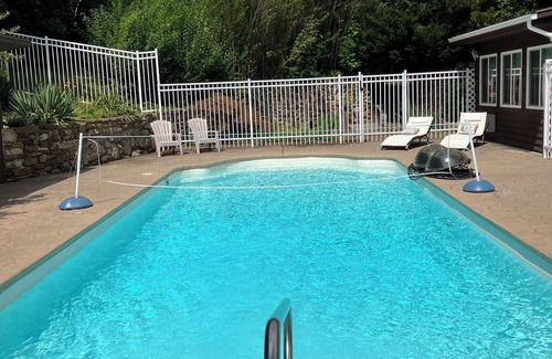 Troutville Apartment | Studio w/pool & hot tub -only minutes to Triple Crown hiking trails