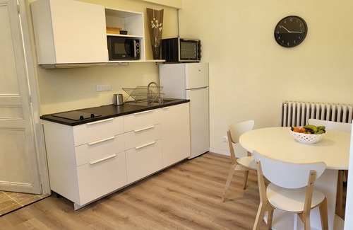 Gardanne Apartment | Studio West Enclosed parking Ground floor FibrE