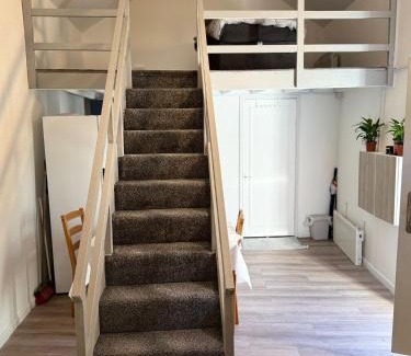 Purley Apartment | Studio with 3 beds- 20 min from London Bridge and Gatwick Airport