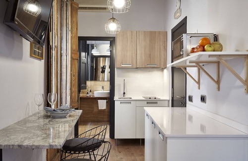Gothic Quarter Apartment | Studio with balcony, equipped with kitchenette and bathroom