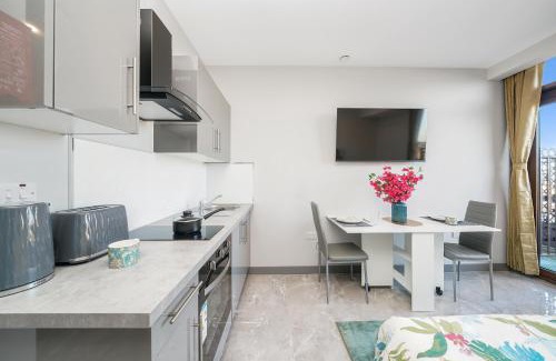 Valentines Apartment | Studio with Balcony Godino Hotel Ilford