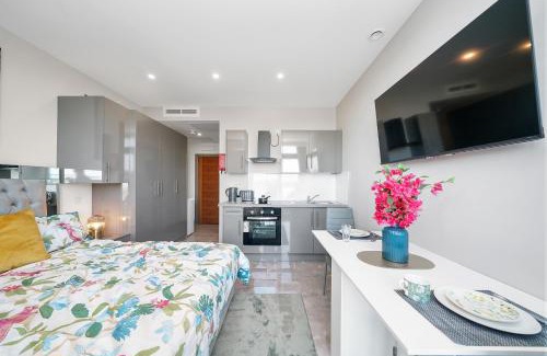 Valentines Apartment | Studio with Balcony Godino Hotel Ilford