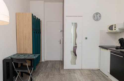 Les Arceaux Apartment | Studio with courtyard