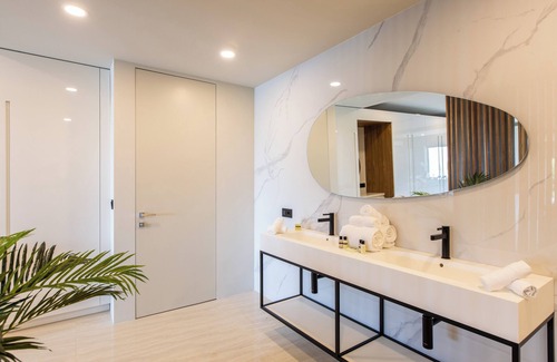Bellevue Hotel | Studio with direct access to the pool | Villa 6