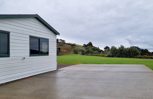 Pataua South Apartment | Studio with fabulous views over Pataua South & coast. Open spaces. Boat parking.
