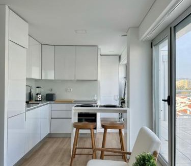 Figueira da Foz Apartment | Studio with Huge RooftopTerrace - Free Parking