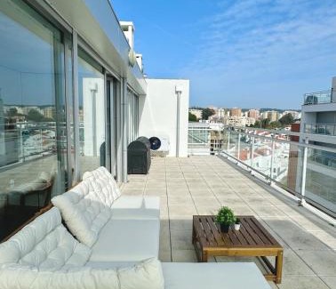Figueira da Foz Apartment | Studio with Huge RooftopTerrace - Free Parking