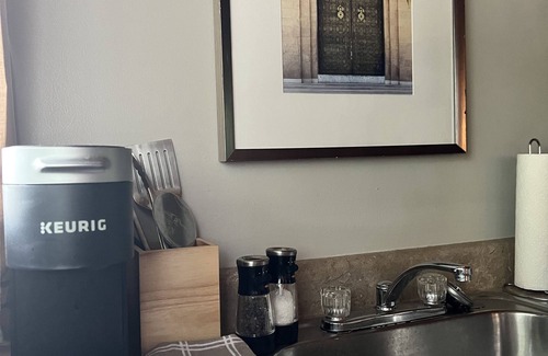 Turners Apartment | Studio with incredible view minutes from the mall!