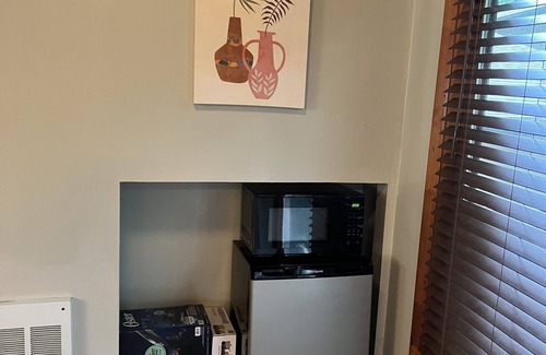 Turners Apartment | Studio with incredible view minutes from the mall!