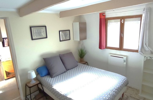 Mimet House | Studio with kitchen, WC/shower and bedroom/living room, 25m2, for 2 people