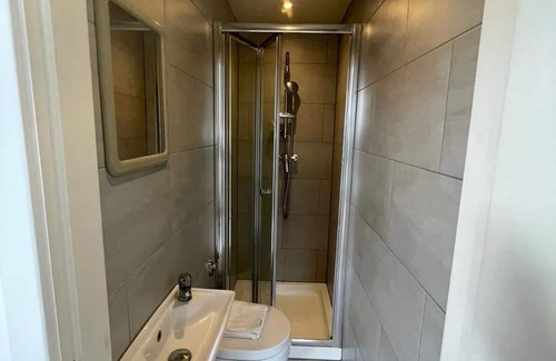 Tottenham Apartment | Studio with Own kitchen & Shower