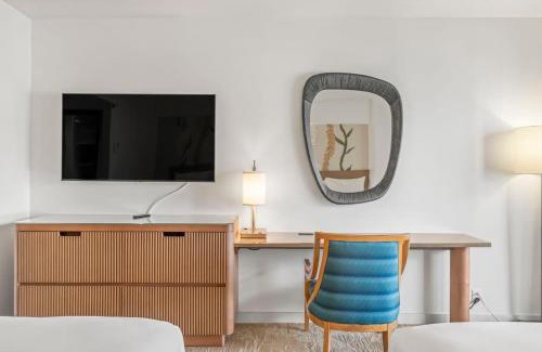 Ala Moana House | Studio with Partial Ocean View & Balcony Unit 1901
