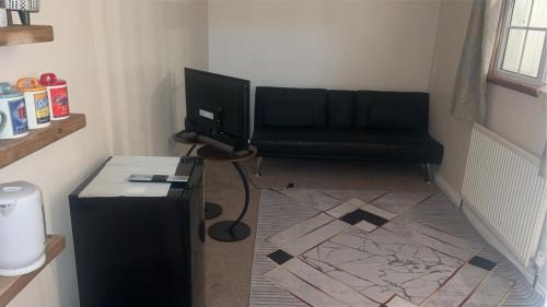 Canvey Island House | Studio with private shower and toilet